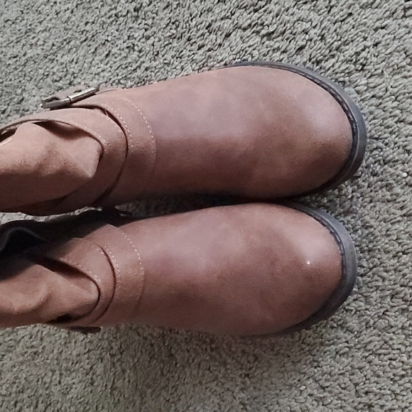 New boots - Picture 3 of 4